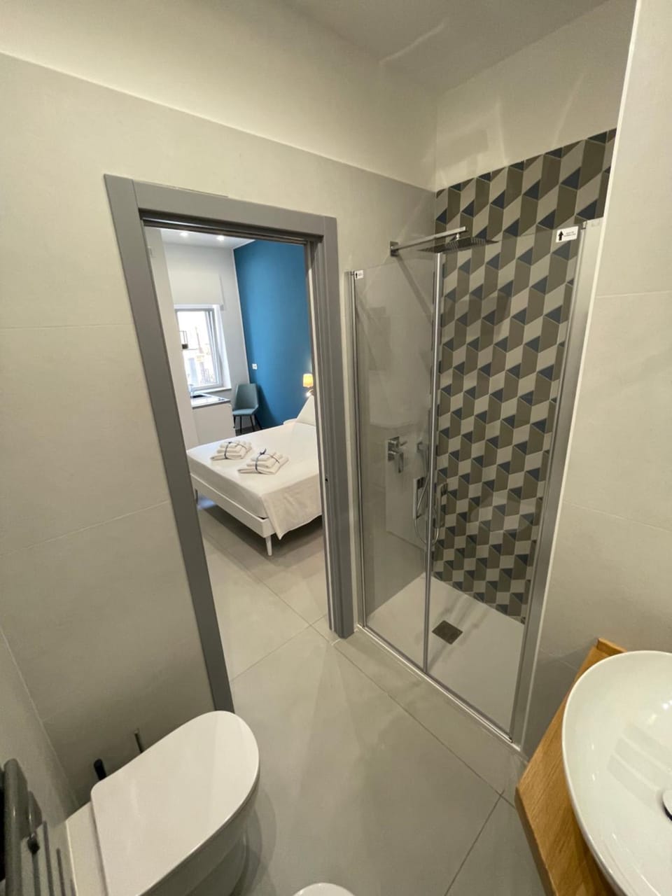 Shower, Toilet, Bathroom, bidet, towels