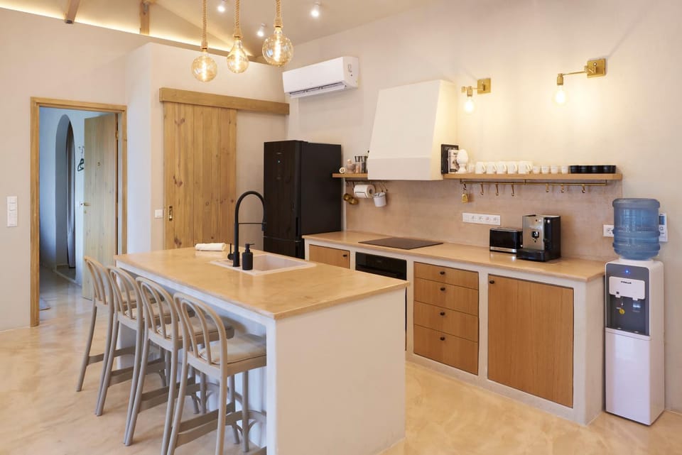 Coffee/tea facilities, Kitchen or kitchenette, Dining area, dishwasher, pet friendly, stove, toaster