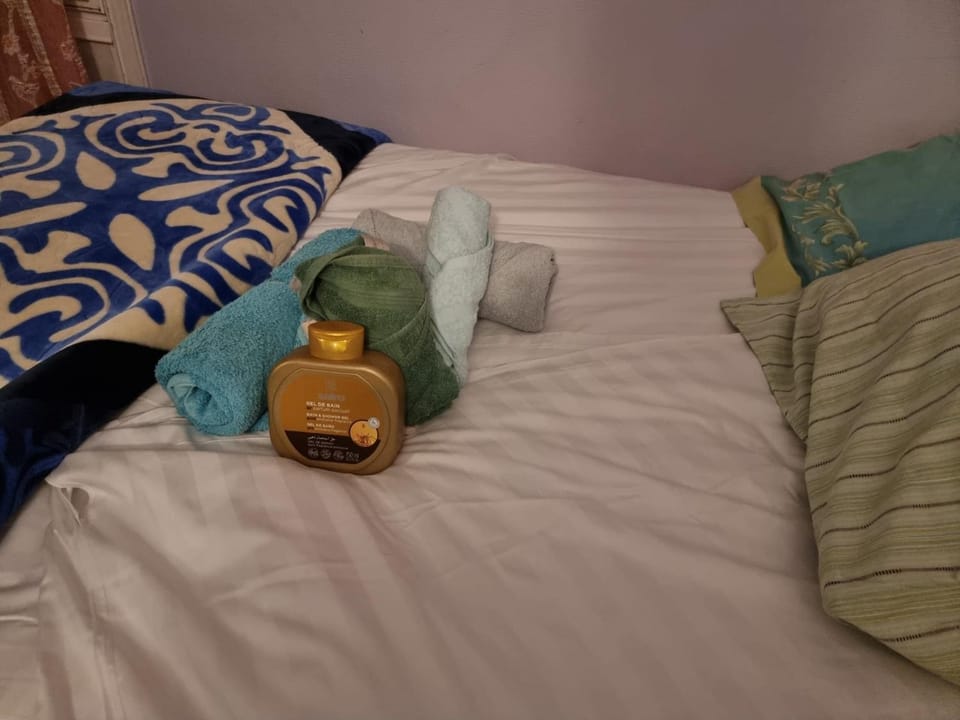 Bed, Photo of the whole room, Bedroom, towels