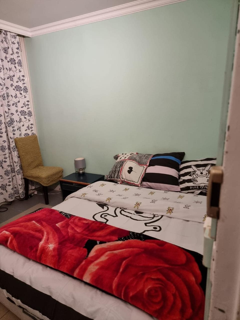 Bed, Photo of the whole room, Bedroom