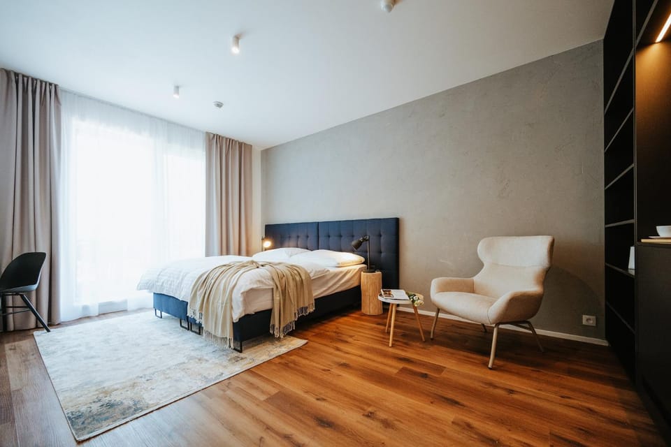 Photo of the whole room, Bedroom