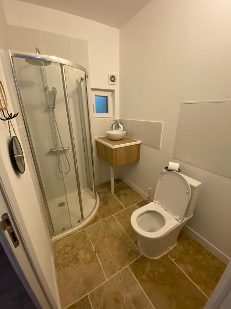 Appartement du Docteur Privey - Chambre familiale - 3 mn Autoroute - Parking Velo Bed and Breakfast in Bourgogne-Franche-Comté