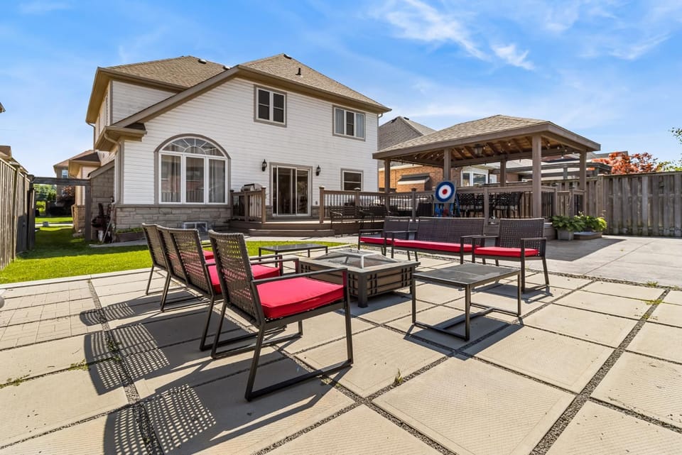 Cozy Niagara Retreat Near Wineries & Falls House in Niagara-on-the-Lake