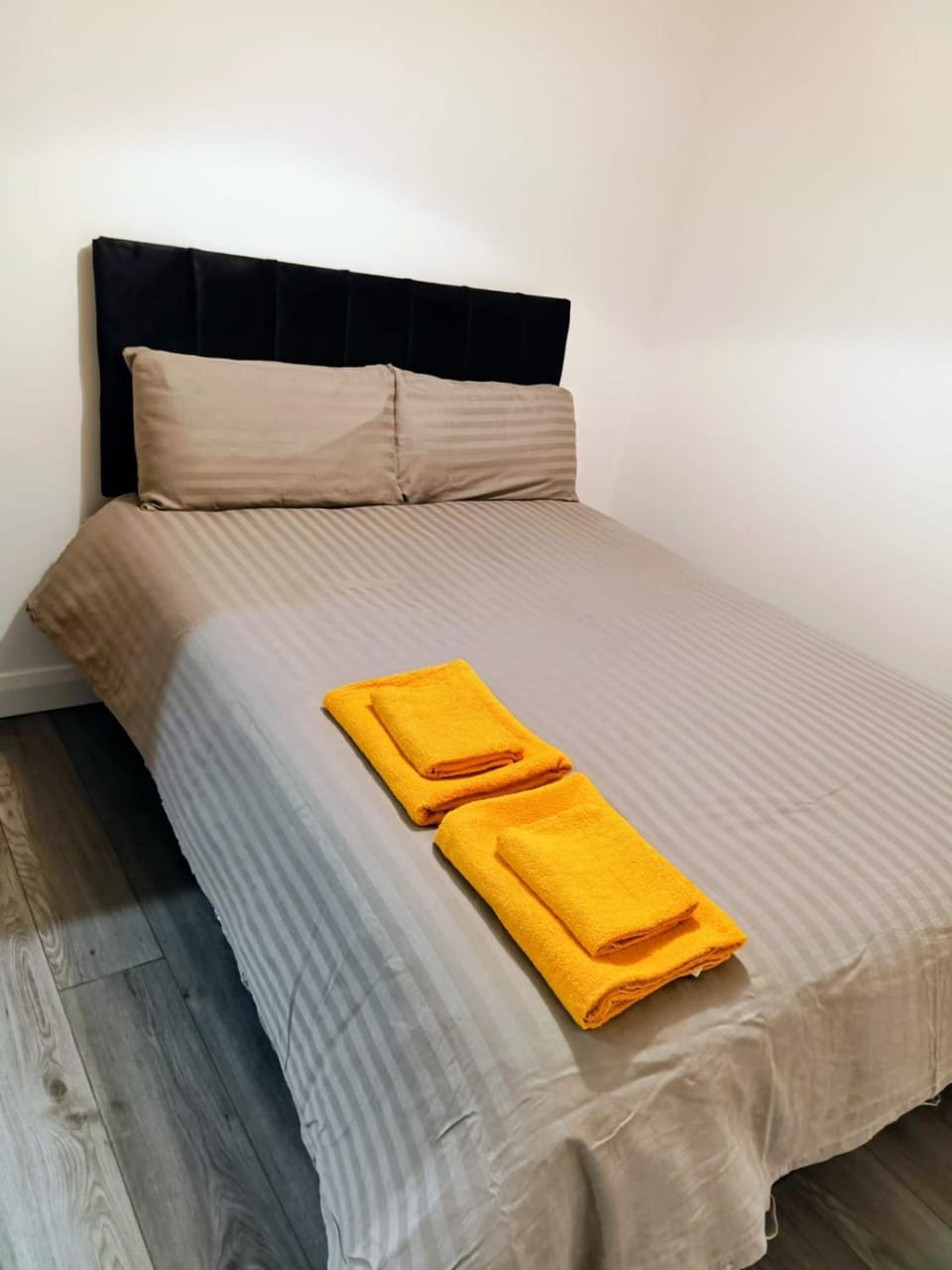 Modern 1 Bedroom Apt 4 near City Centre Parking Apartment in Belfast