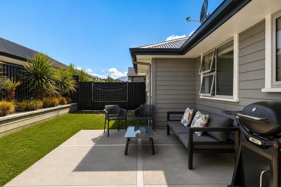 Patio, BBQ facilities