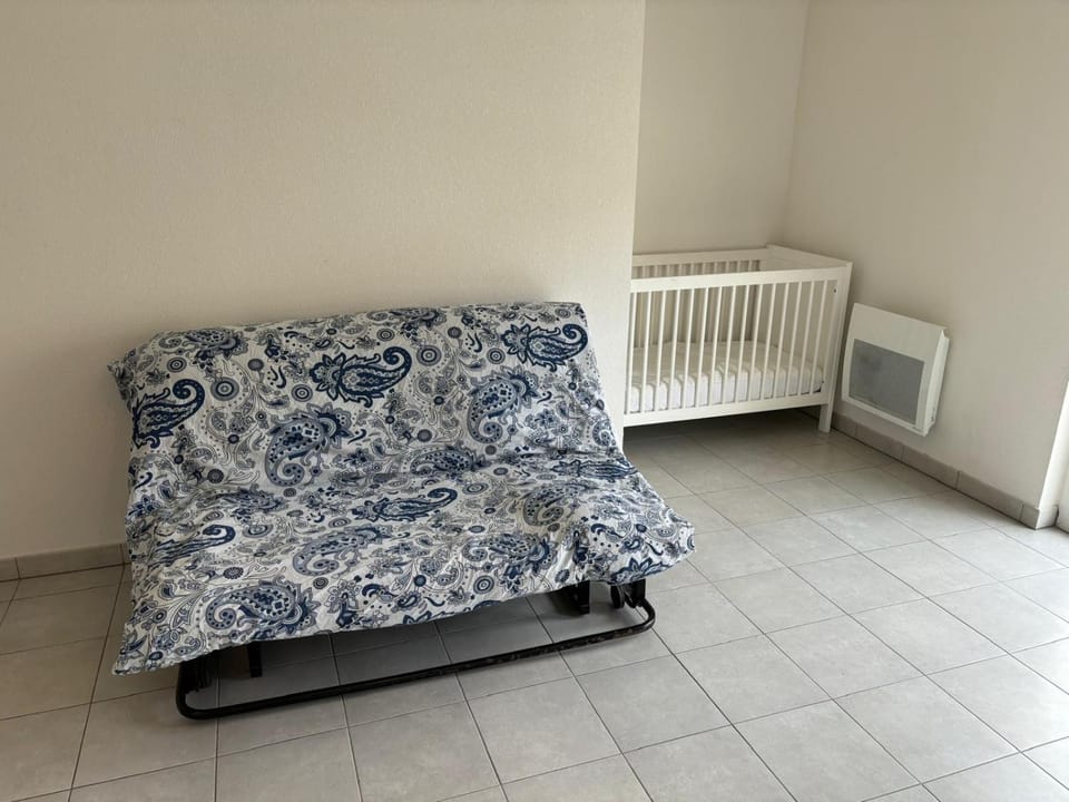 Charmant duplex à Montpellier pour 4 personnes, wifi, parking et tramway Apartment in Lattes