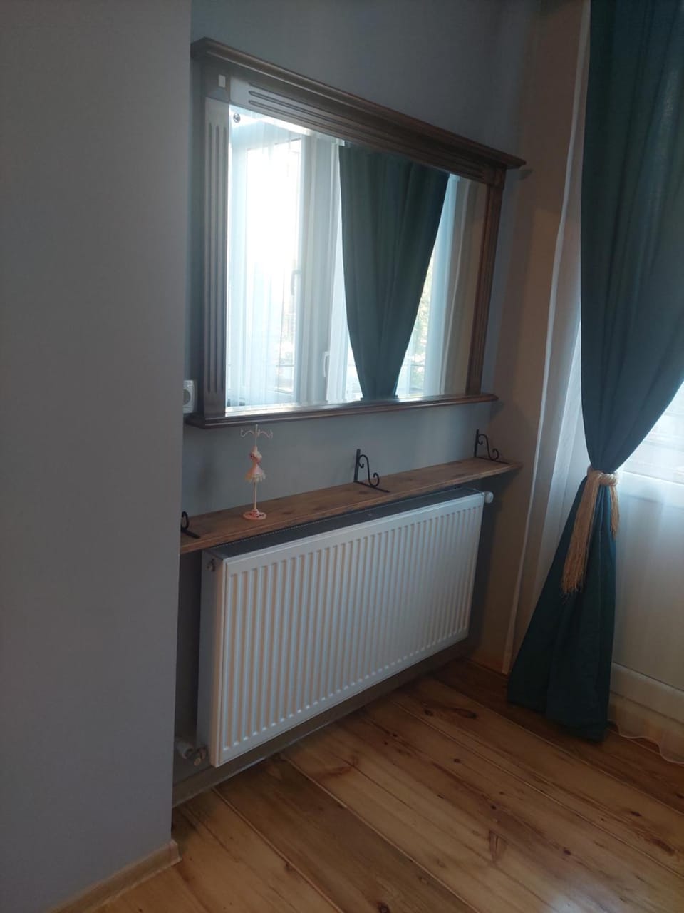 Bedroom, internet