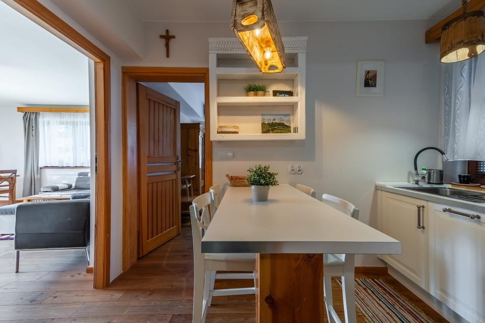 Kitchen or kitchenette, Living room, Dining area, Bedroom, microwave, stove, kitchen