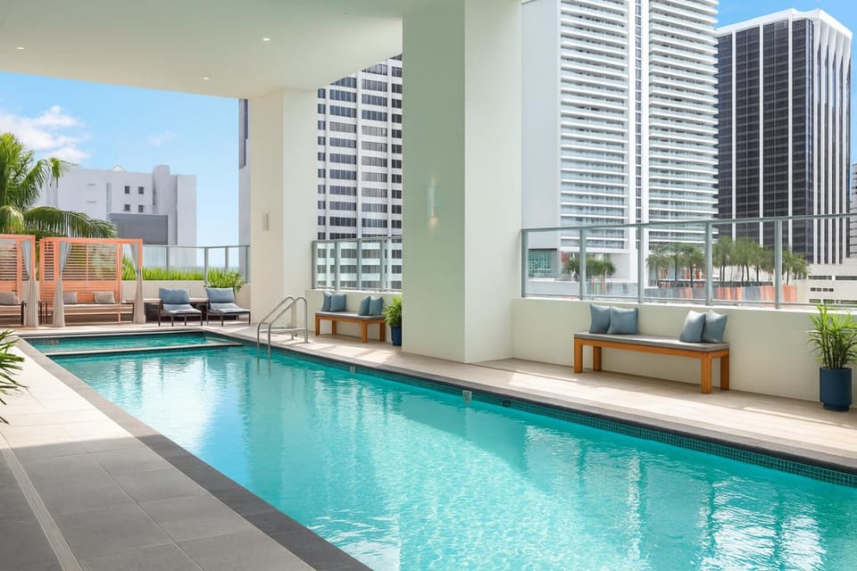 City view, Pool view, Swimming pool, sunbed
