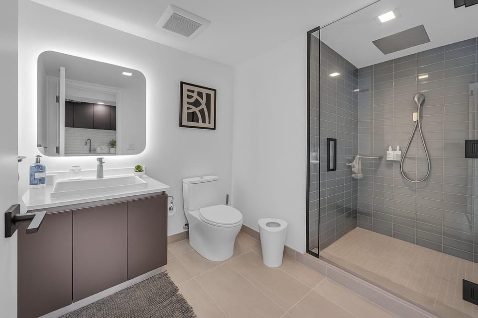 Shower, Toilet, Bathroom, towels