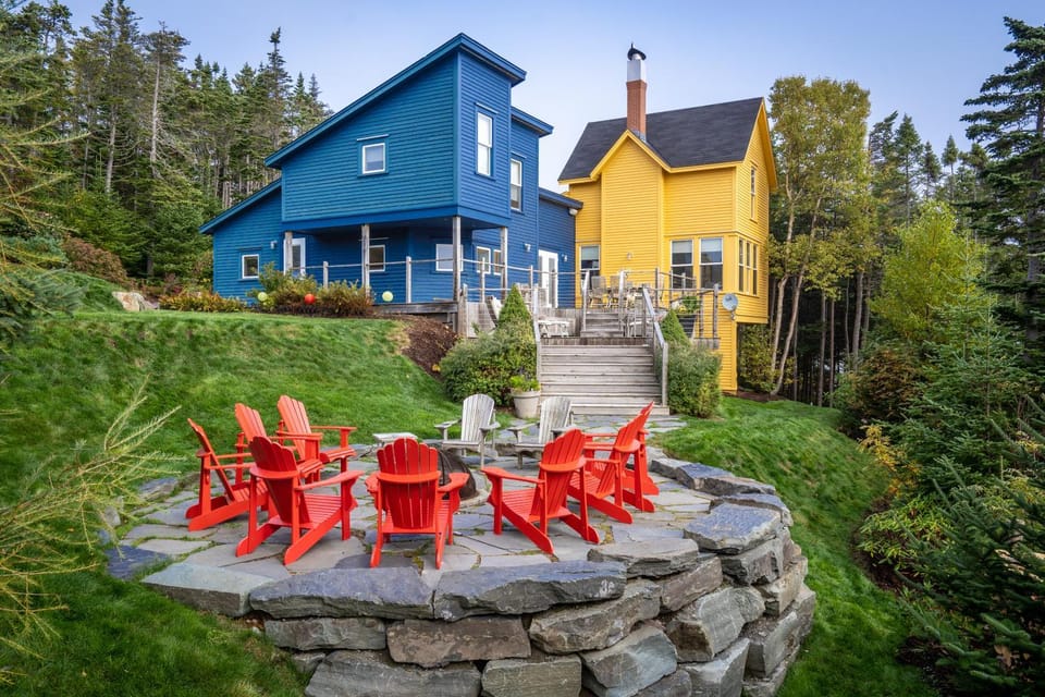 Property building, Patio, Day, Garden, Garden view
