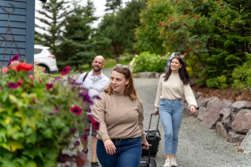 Day, People, Natural landscape, Garden, Garden view, group of guests