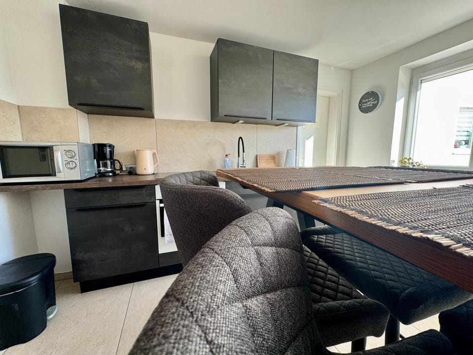 Kitchen or kitchenette, Seating area, Dining area, pet friendly, stove