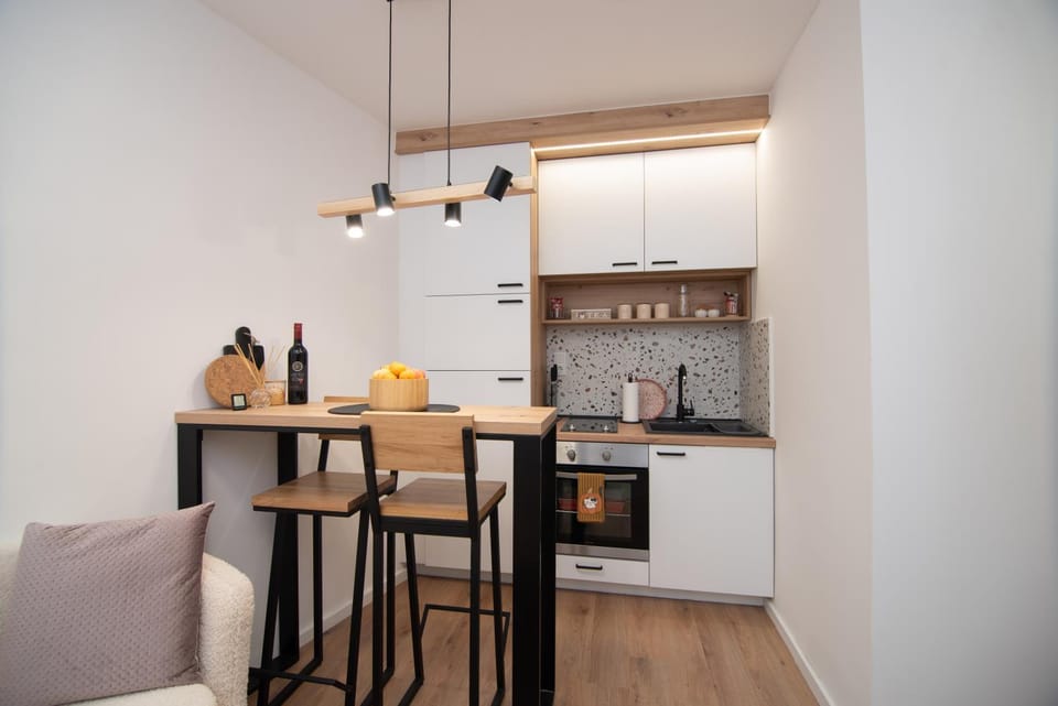 Dining area, kitchen