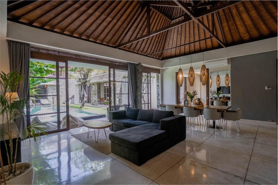 Villa Duadewi 4BR in the Heart of Seminyak by Santi Management Villa in Kuta