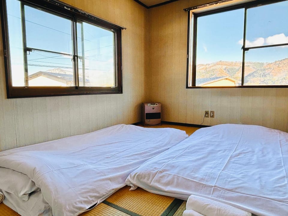 Natural landscape, Photo of the whole room, Bedroom, Mountain view