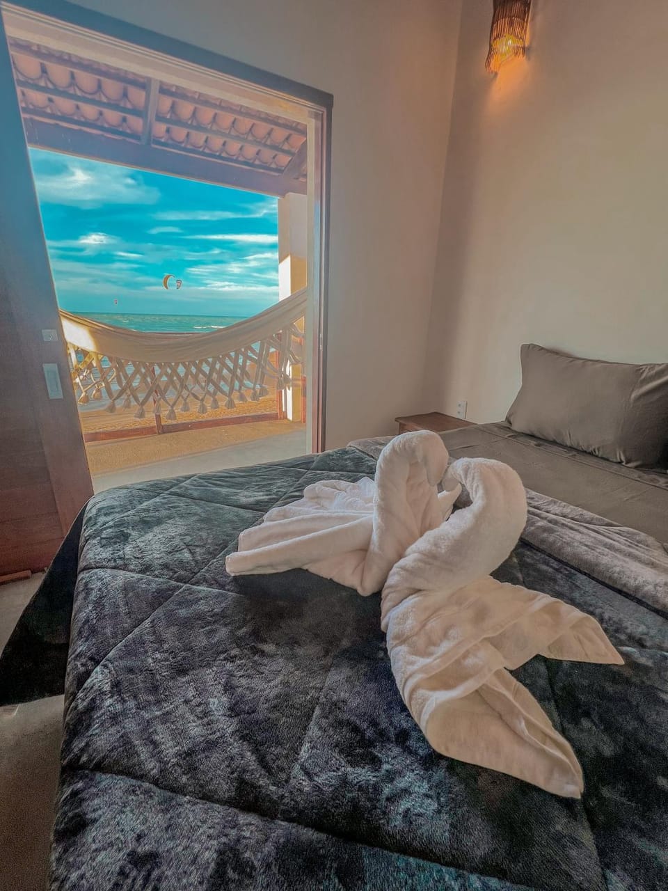Bed, Bedroom, towels