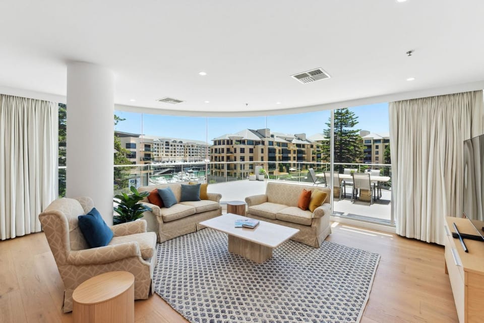 Belle Escapes - Sea the Views Apartment in Adelaide