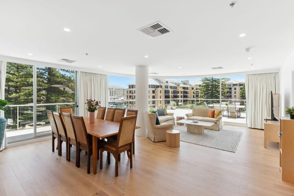 Belle Escapes - Sea the Views Apartment in Adelaide