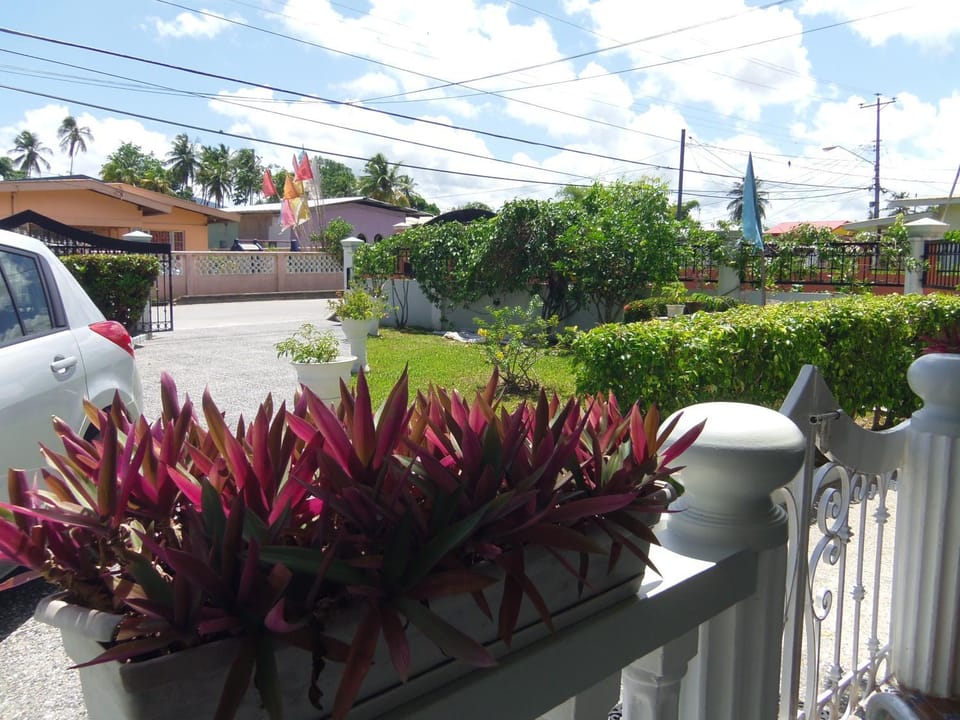 Facade/entrance, Garden