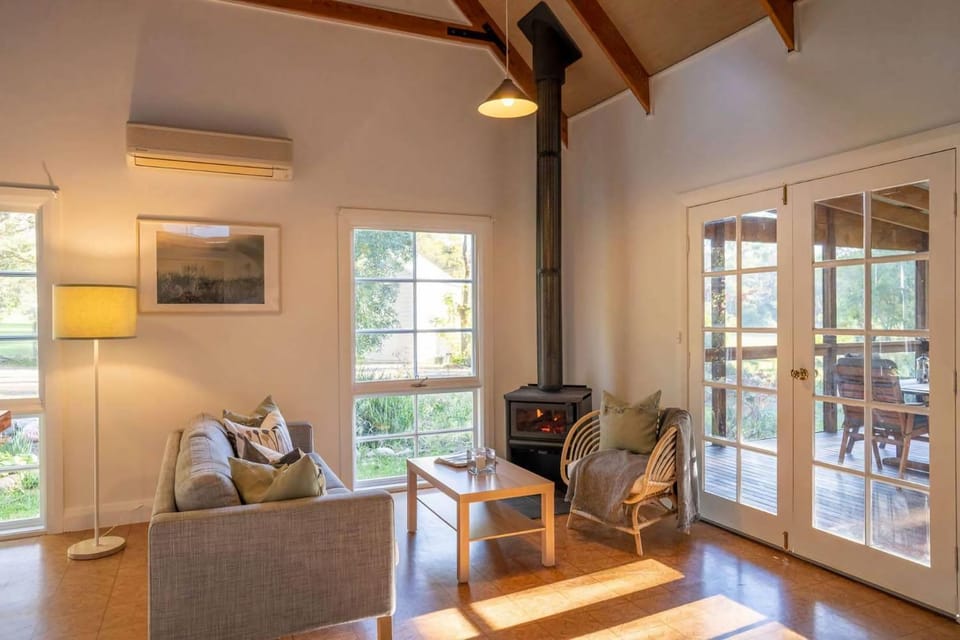 KV Cottage, Kangaroo Valley House in Barrengarry