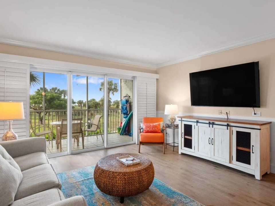 Beach Villa 2216- Captiva One Bedroom Deluxe Beachfront Residence House in Sanibel Island