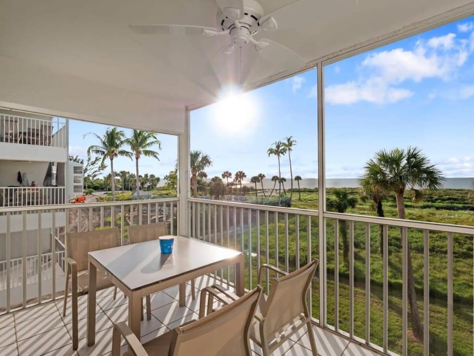 Beach Villa 2426- Captiva One Bedroom Deluxe Beachfront Residence House in Sanibel Island