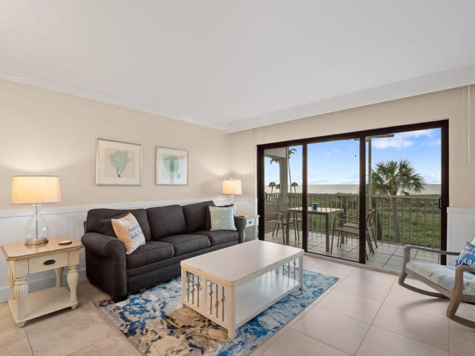 Beach Villa 2426- Captiva One Bedroom Deluxe Beachfront Residence House in Sanibel Island