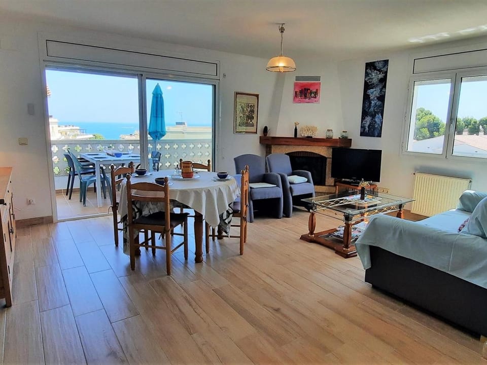 Apartamento en Llançà con piscina privada, WiFi, aparcamiento y se aceptan mascotas - ES-170-60 Apartment in Alt Empordà