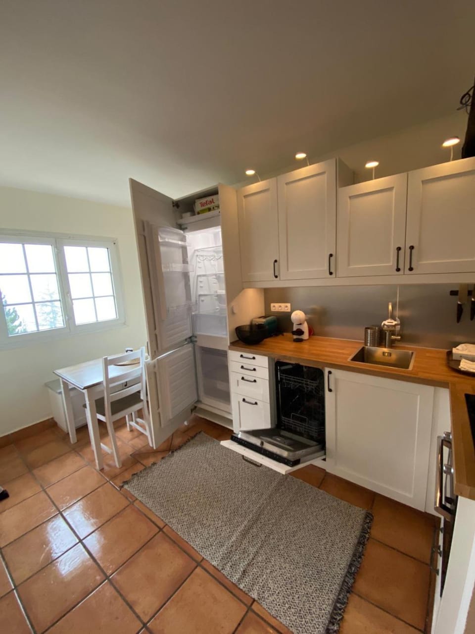 Kitchen or kitchenette, Dining area, dishwasher