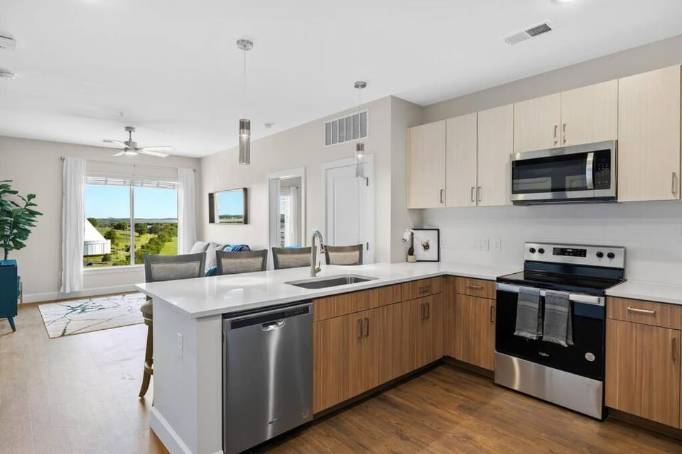 Kitchen or kitchenette, Dining area, dishwasher, minibar, pet friendly