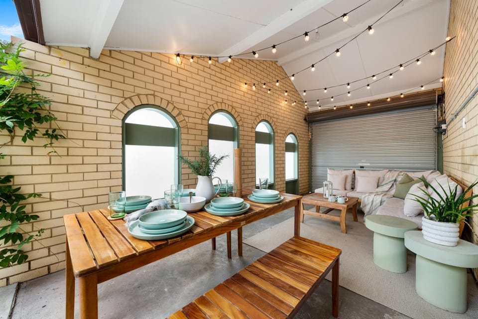 Seating area, Dining area