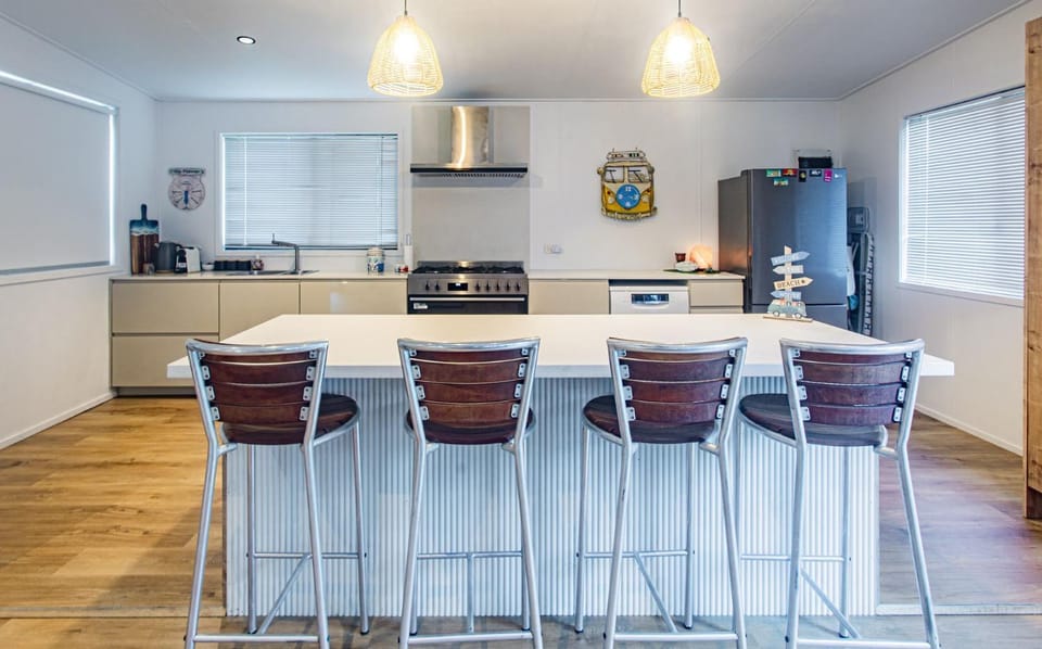 Kitchen or kitchenette, Dining area, dishwasher, oven, stove