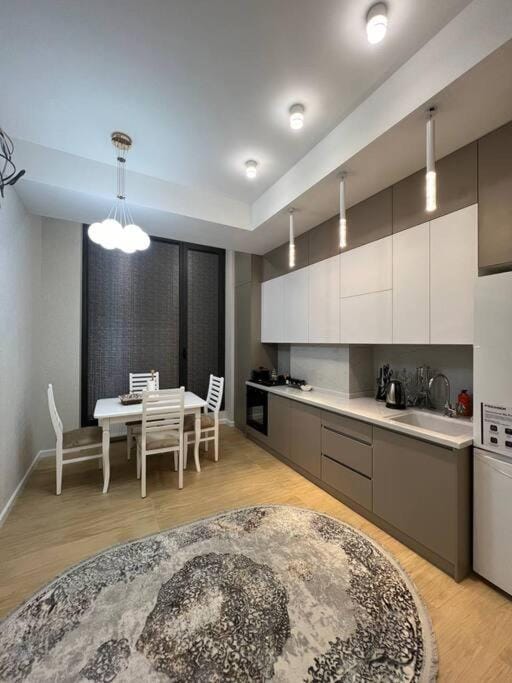 Шахристон, Телевышка Apartment in Europe