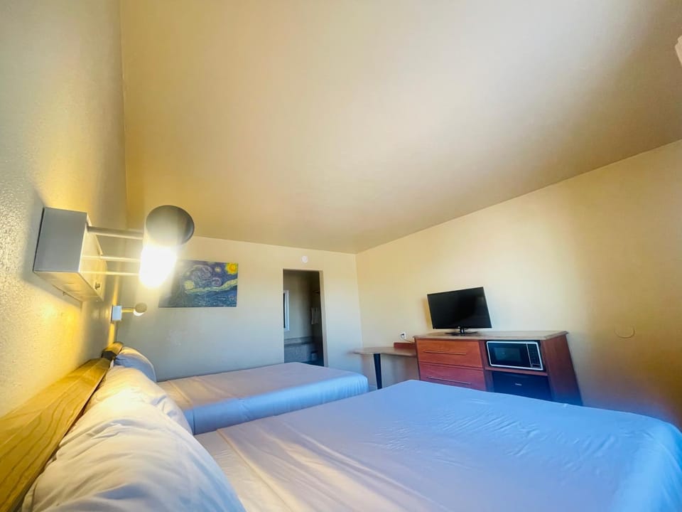 Bed, TV and multimedia, Bedroom, minibar