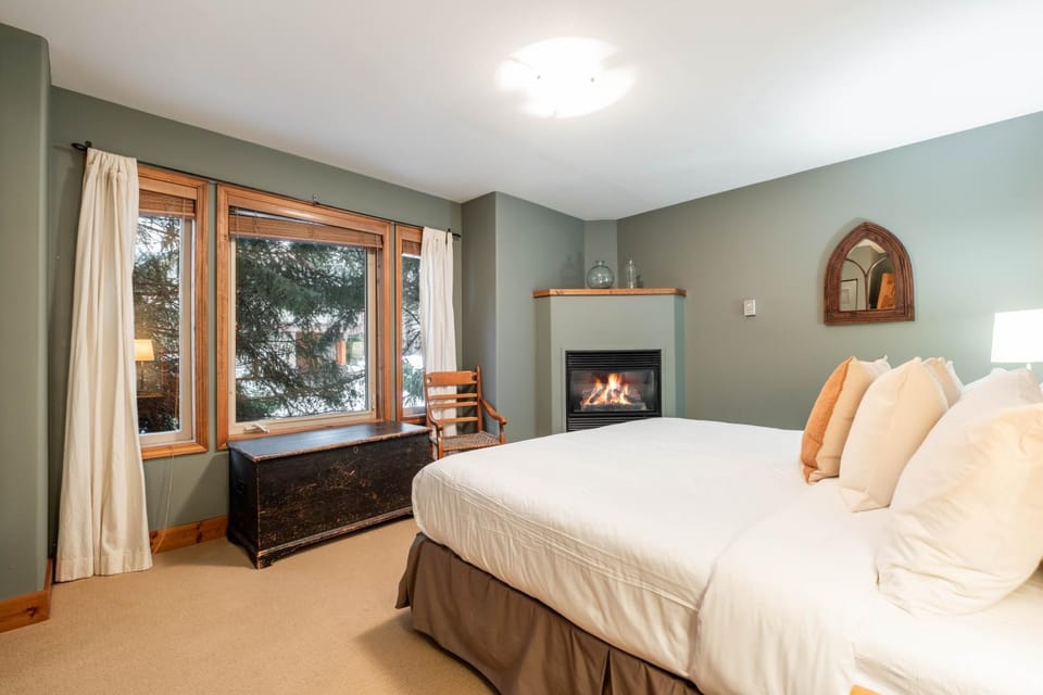 Bed, Bedroom, flat iron