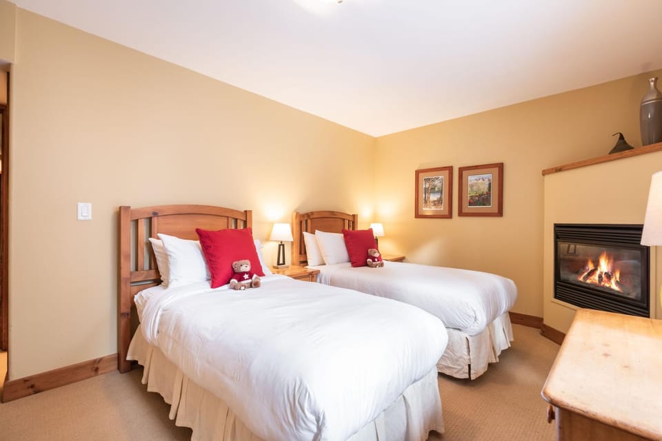 Bed, Bedroom, flat iron