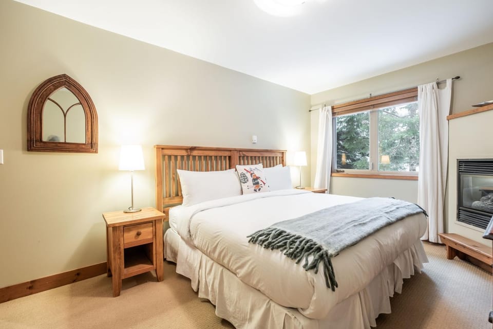 Bed, Bedroom, flat iron