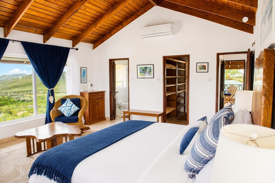 Hilltop 1-bed Villa with great views out to sea - Villa Cadasse villa Villa in Caribbean
