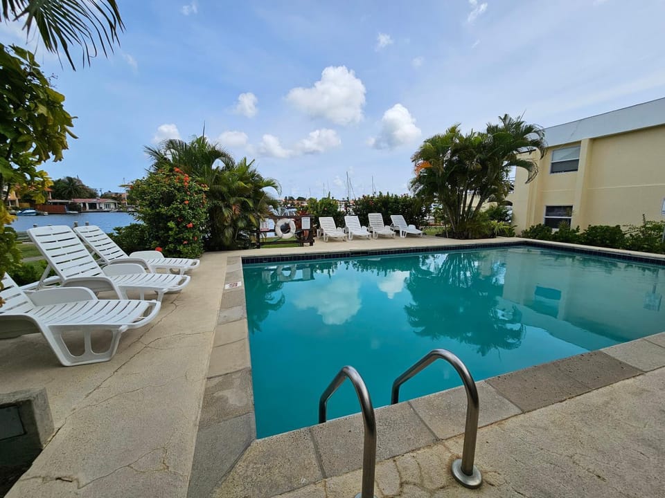 Bay View #7 is a 2-bed, 3,5-bath waterfront townhouse in a gated community, townhouse House in Caribbean