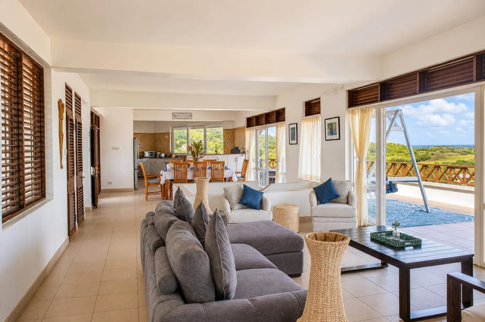 Hilltop Villa with great views out to sea - Villa Cadasse villa Villa in Caribbean