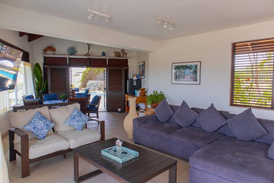 Hilltop Villa with great views out to sea - Villa Cadasse villa Villa in Caribbean