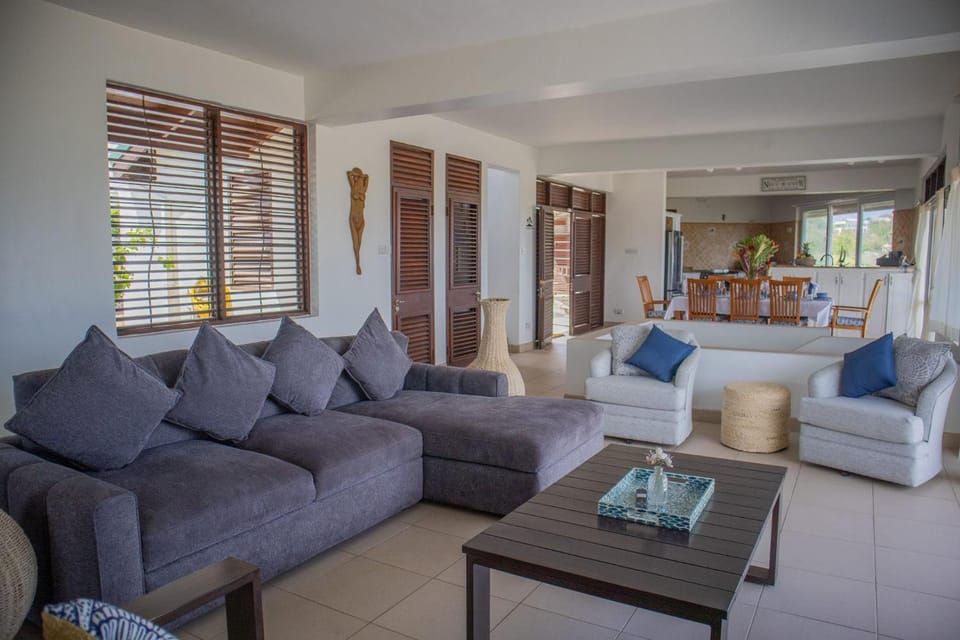 Hilltop Villa with great views out to sea - Villa Cadasse villa Villa in Caribbean