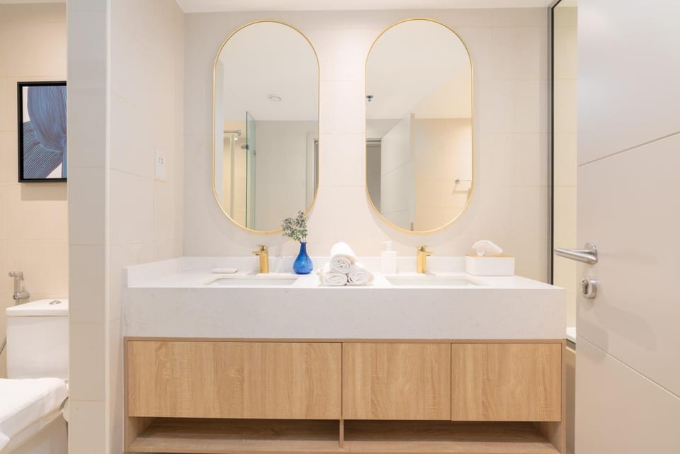 Bathroom, towels
