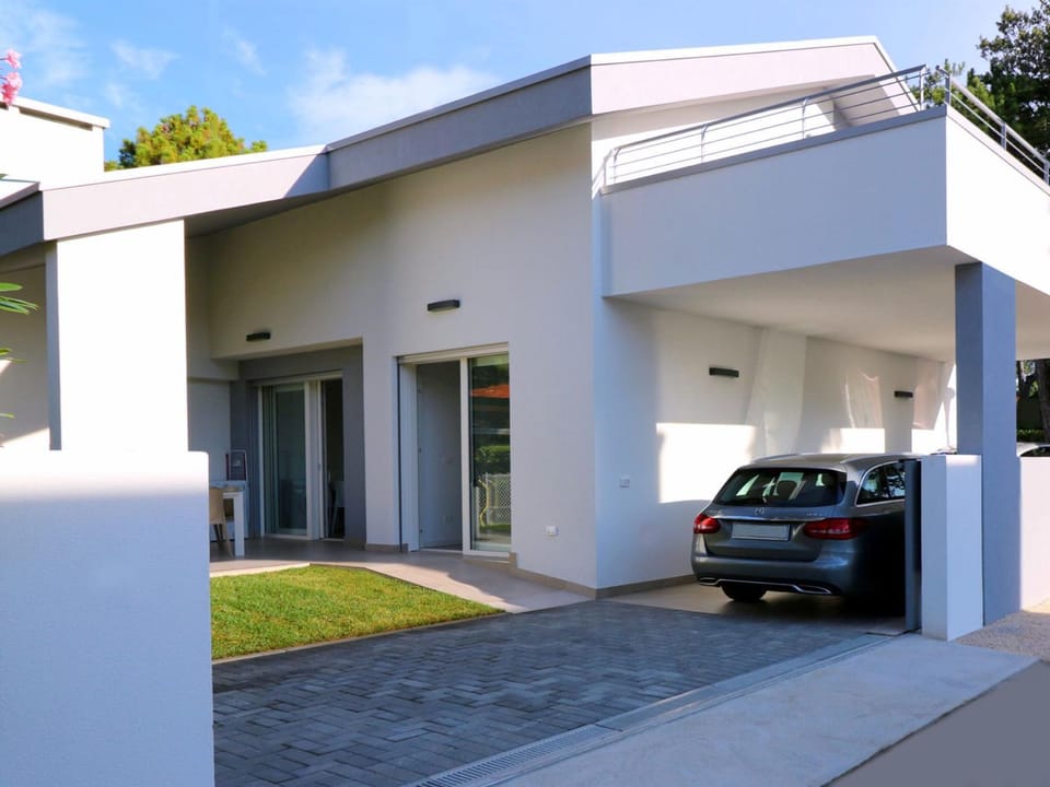 Property building, Garden, Other, Parking
