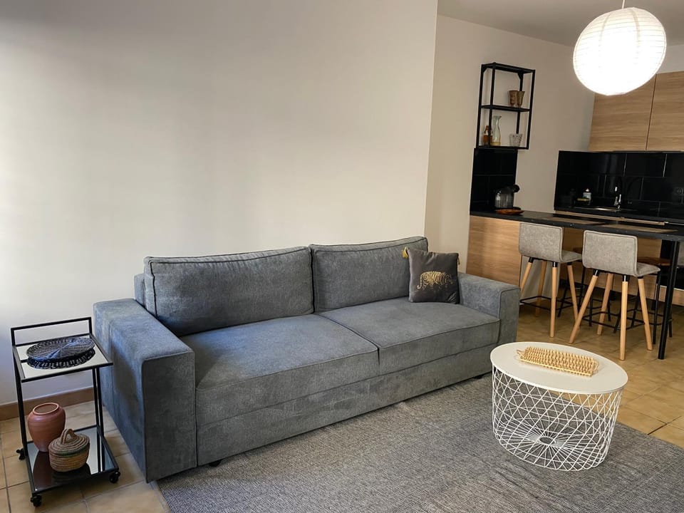 Bed, Living room, Seating area