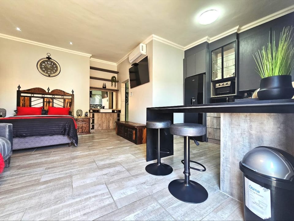 Bed, Kitchen or kitchenette, Bedroom, kitchen
