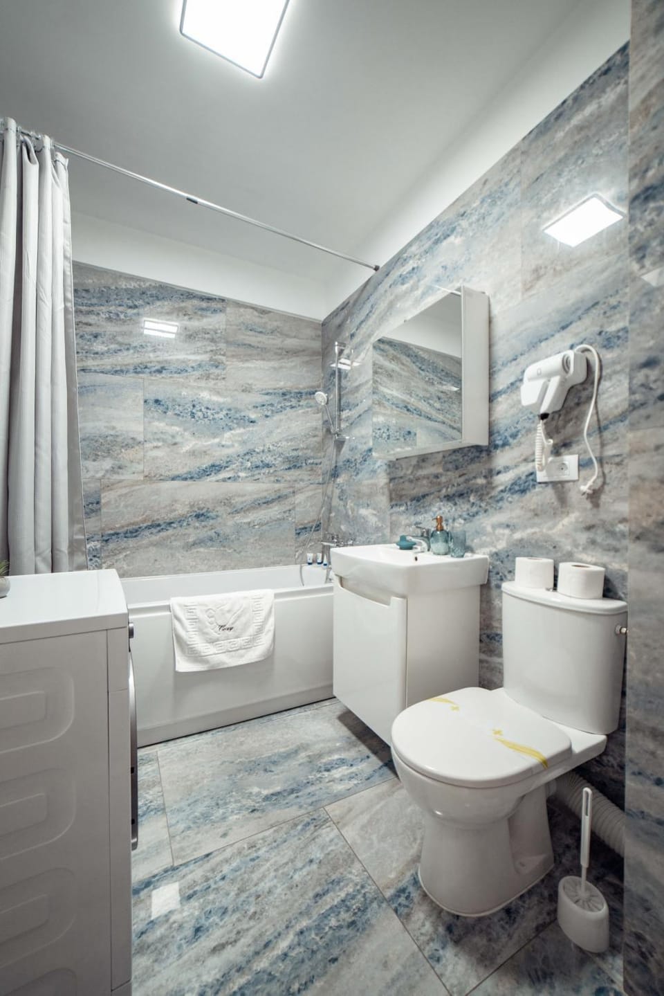 Shower, Toilet, Bathroom, Bath