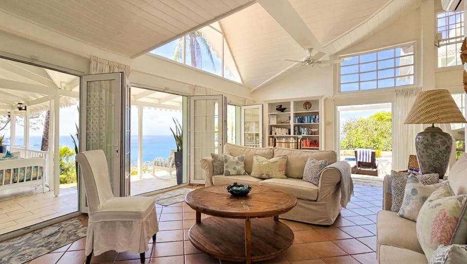 Beautiful cliffside 3 bedroom villa - Saline Reef villa Villa in Caribbean
