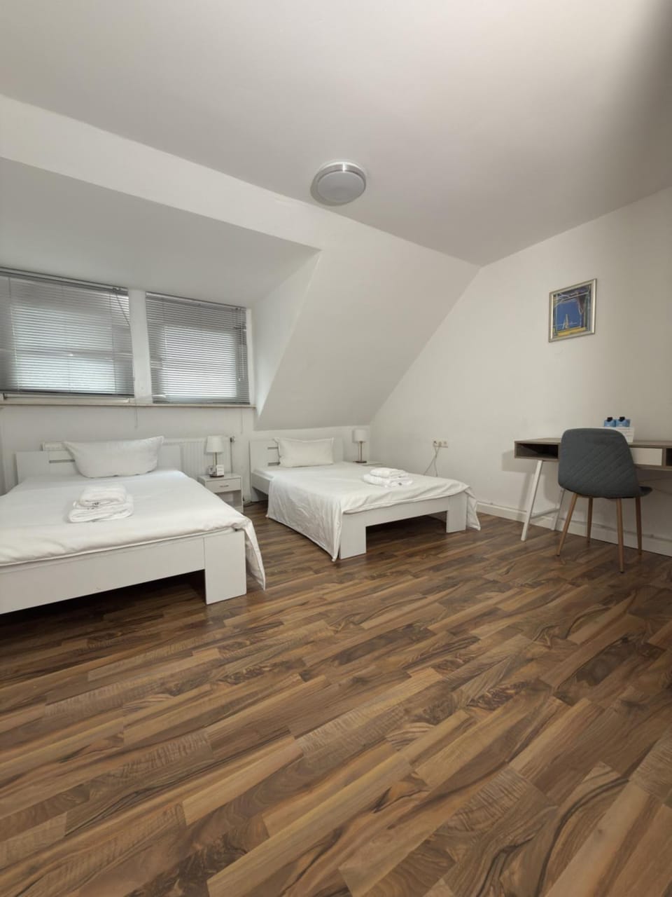Bed, Photo of the whole room, Bedroom, towels